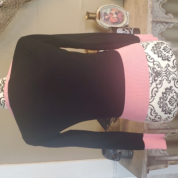 Black and Pink Women's Sweater - Picture 5 of 6
